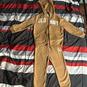 Brown Old Navy unisex sweatsuit 5t